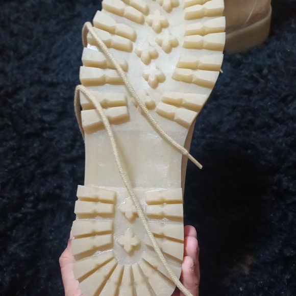 Forever 21 Beautiful  cream boots new - Picture 4 of 4